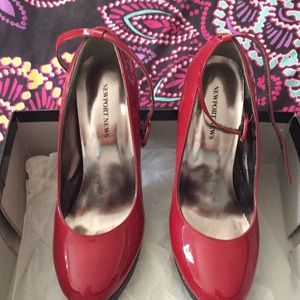 Red pumps